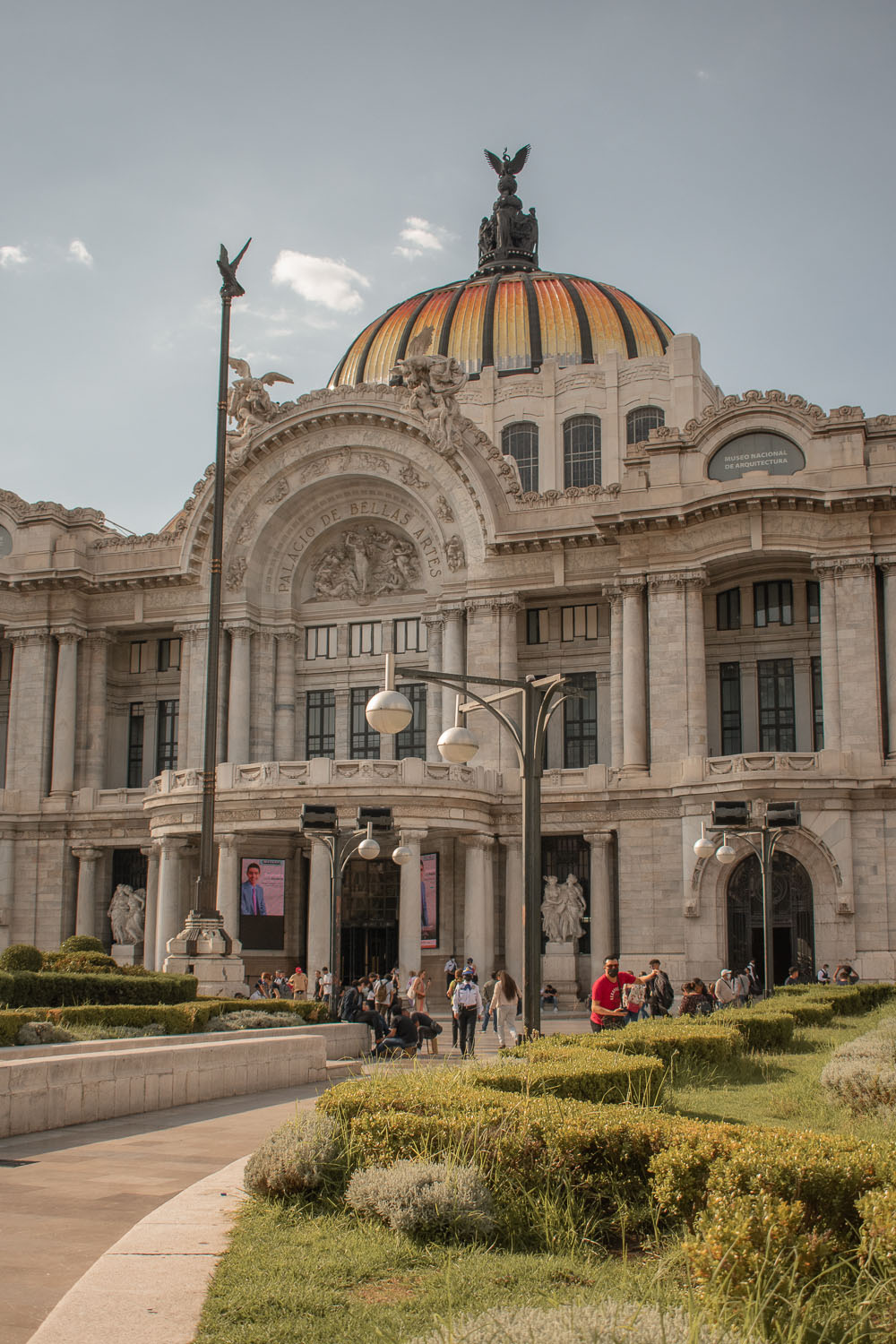 can you leave the airport during a layover in mexico city