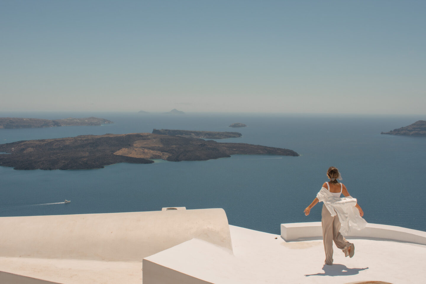 where is the famous view in santorini